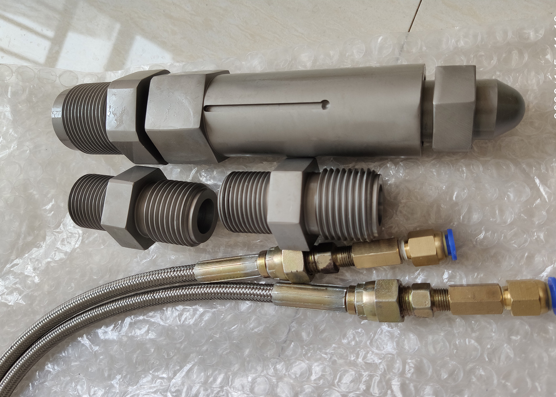 Injection machine nozzle，special nozzle for good mixing. fuel injection